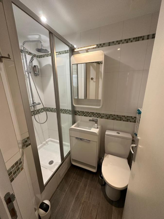 Beatrice Et Emmanuel Meuble Eiffel Aparthotel Parijs Kamer foto
