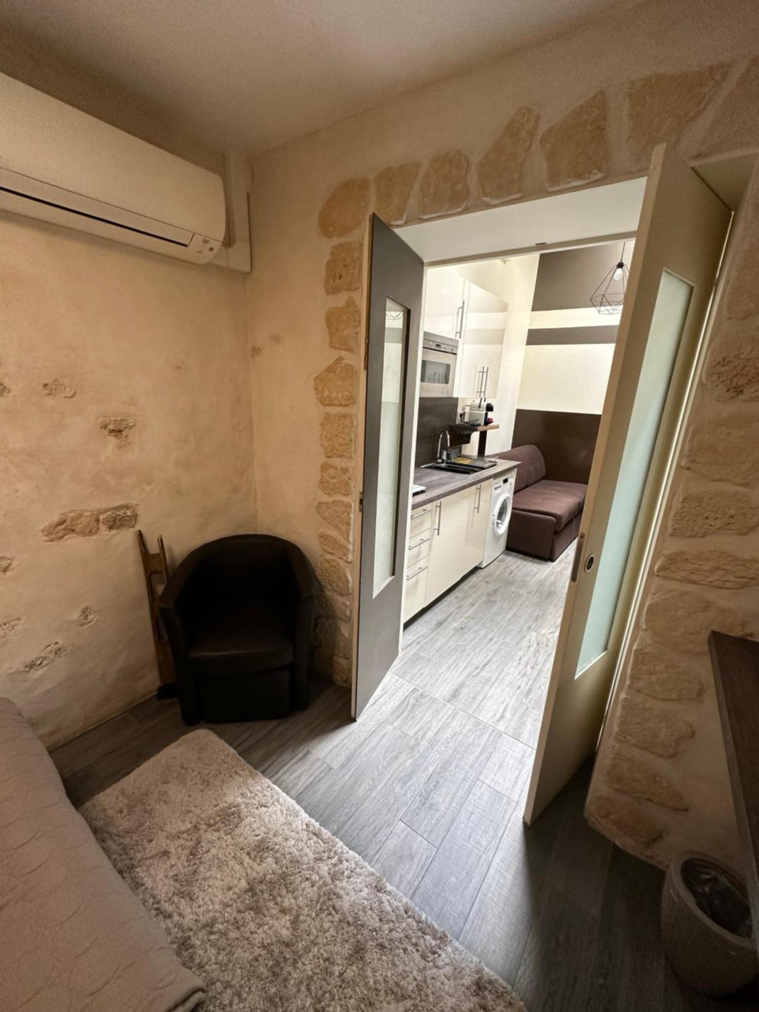 Beatrice Et Emmanuel Meuble Eiffel Aparthotel Parijs Kamer foto
